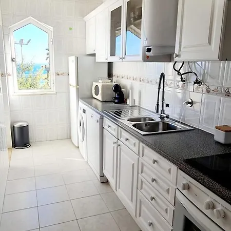 Apartment By The Sea - 2 *